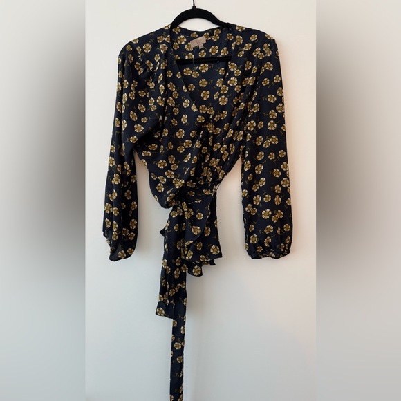 LOFT Navy Daisy Wrap Top - Picture 4 of 9